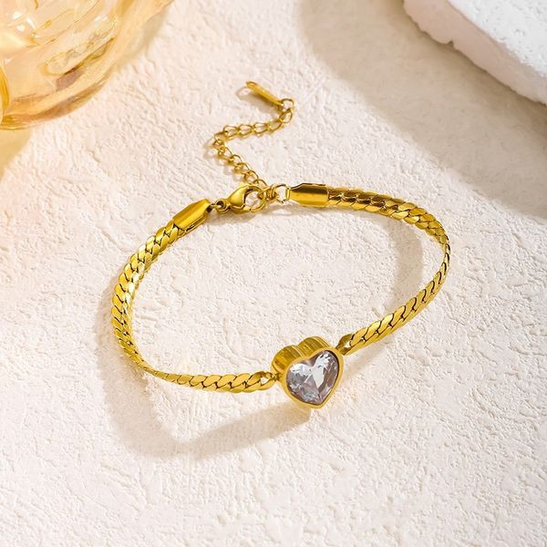 Браслет стальной с подвеской в форме сердца и изумрудной эмалью CJL38494