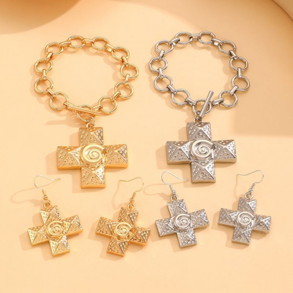 Массивная золотистая цепь с крупным кулоном-крестом CJL88141