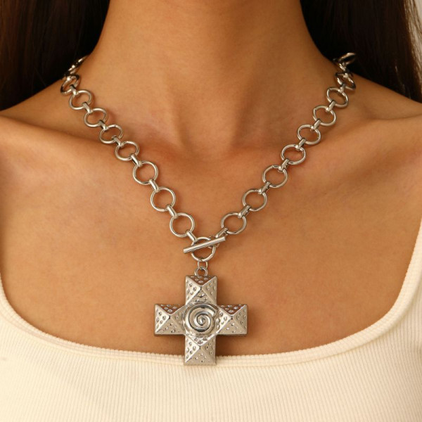 Массивная золотистая цепь с крупным кулоном-крестом CJL88141