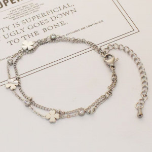 Браслет двухрядный с декоративными элементами в форме клевера CJL19724