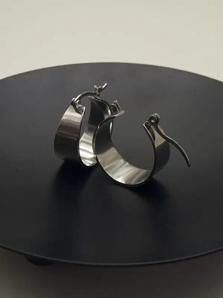 Широкие стальные серьги-кольца конго с зеркальным блеском J10213CJJ