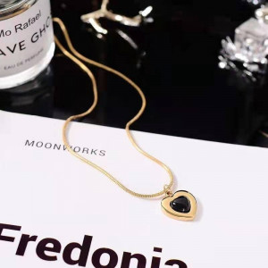 Стальная цепочка с кулоном-сердцем из черной эмали CJC66884