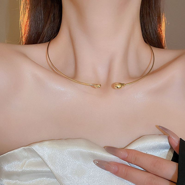 Колье-обруч тонкое с наконечниками в форме шариков CJG36586