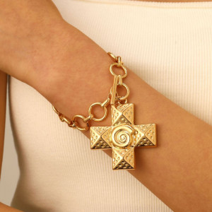 Браслет с крупным рельефным крестом CJL88142