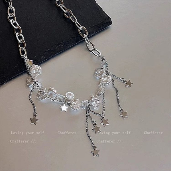 Колье-чокер с белыми цветами и подвесками в форме звезд J11226CJJ