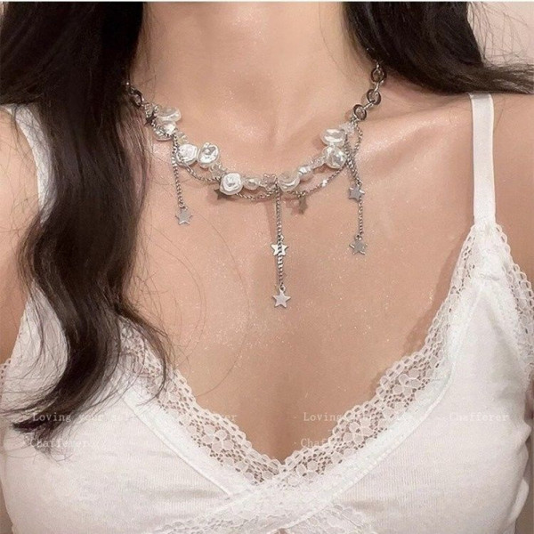 Колье-чокер с белыми цветами и подвесками в форме звезд J11226CJJ