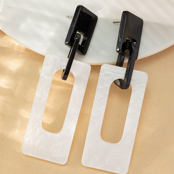 Длинные висячие серьги с прямоугольниками из красного акрила CJL85001