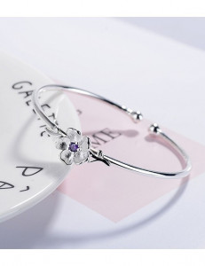 Жесткий браслет с подвеской в форме цветка R87983