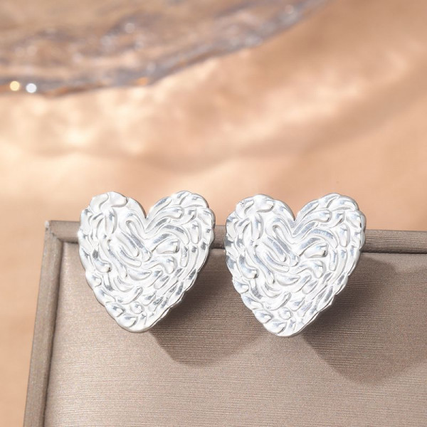 Серьги-пусеты Сердца фактурные кованые CJL77550