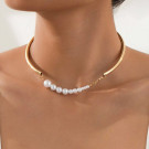 Колье-обруч золотистое с жемчужной дорожкой по центру CJM84041