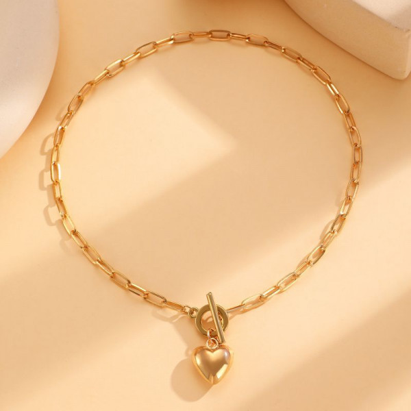 Золотистая цепь с подвеской-сердцем и замком тогл CJL92283