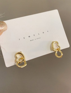 Стильные серьги-пусеты контурные сердца Z68425