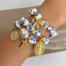 Браслет из узорчатых бусин с крупным жемчугом и бантом CJP64044