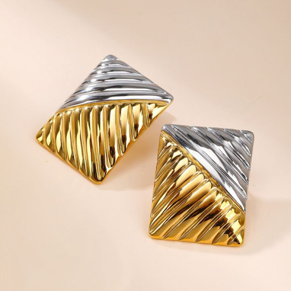 Серьги-пусеты Квадраты с 3D-рельефом CJQ29246