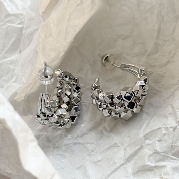 Широкие серьги-конго с кристальной крошкой CJQ38654