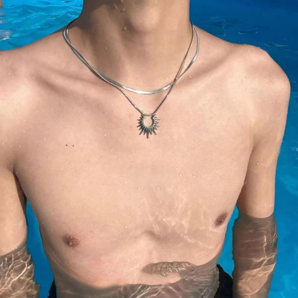 Многослойная серебристая цепочка с подвеской-солнцем CJH63535