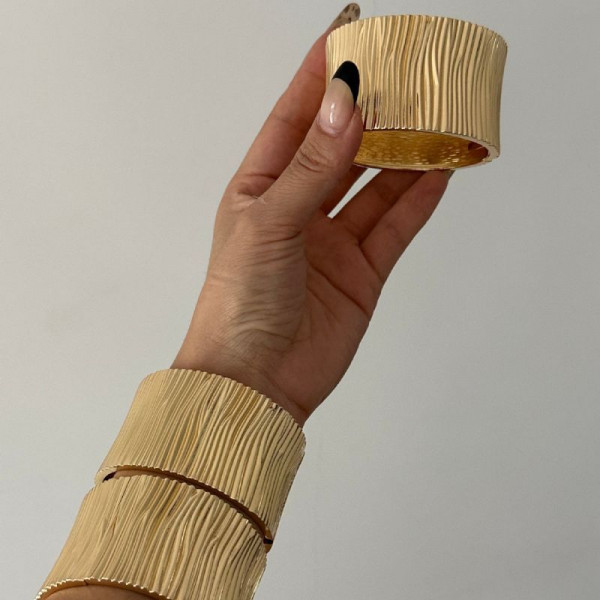 Жесткий браслет CJT25602