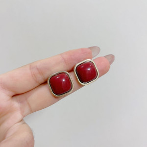 Серьги-пусеты Красные квадраты с серебряным гвоздиком 1J10405CJJ