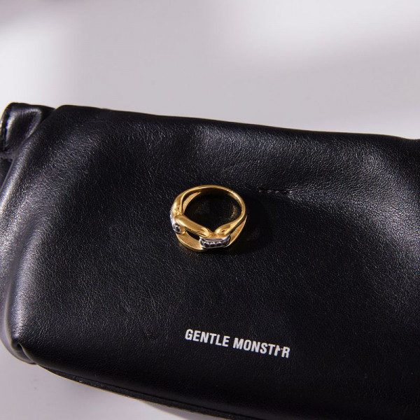 Широкое стальное кольцо с геометрическими прорезями CJR63091