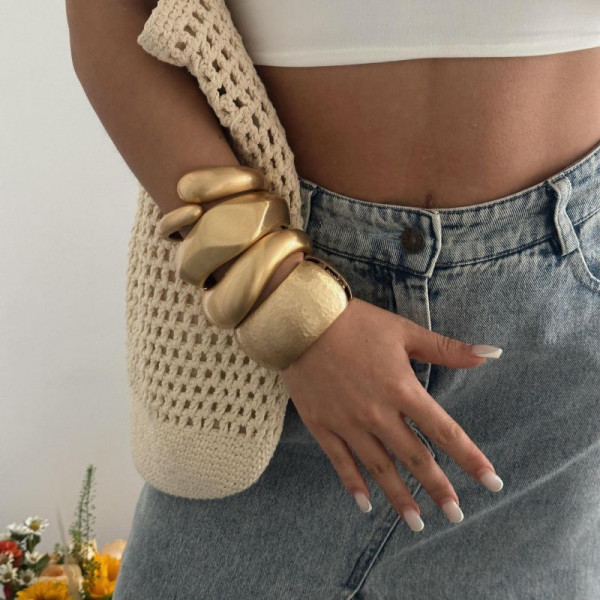 Браслет жесткий литой с вогнутой поверхностью CJN89828