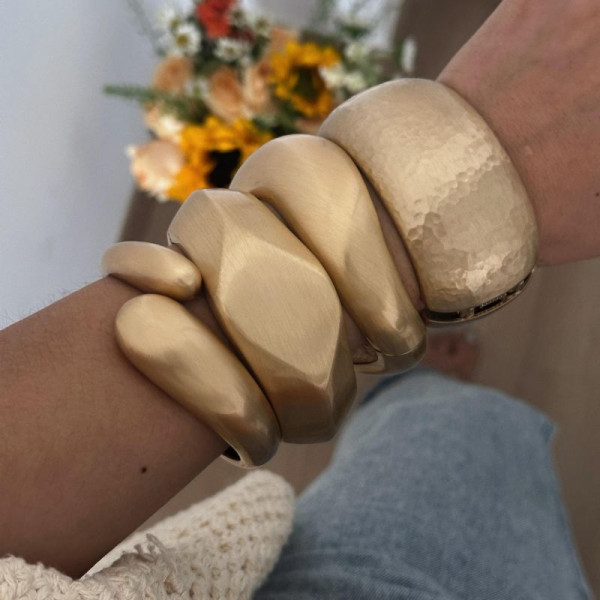 Браслет жесткий литой с вогнутой поверхностью CJN89828