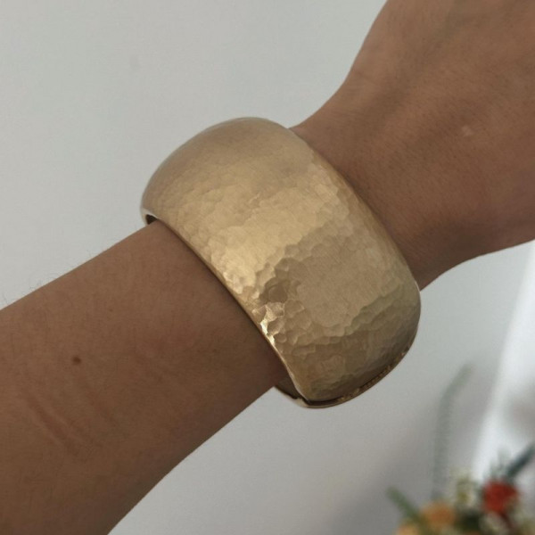 Браслет жесткий литой с вогнутой поверхностью CJN89828