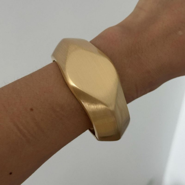 Браслет жесткий литой с вогнутой поверхностью CJN89828