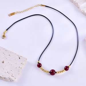 Текстильный шнурок с бусинами из красного камня CJG24690