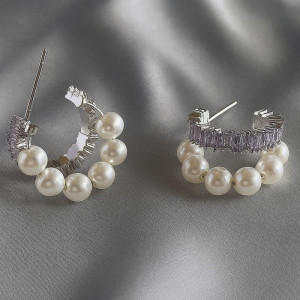 Серебристые серьги кольца с жемчугом и дорожкой фианитов 1J12128CJJ