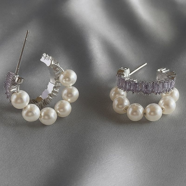 Серебристые серьги кольца с жемчугом и дорожкой фианитов 1J12128CJJ