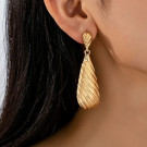 Крупные серьги-подвески с рельефной фактурой CJQ22076