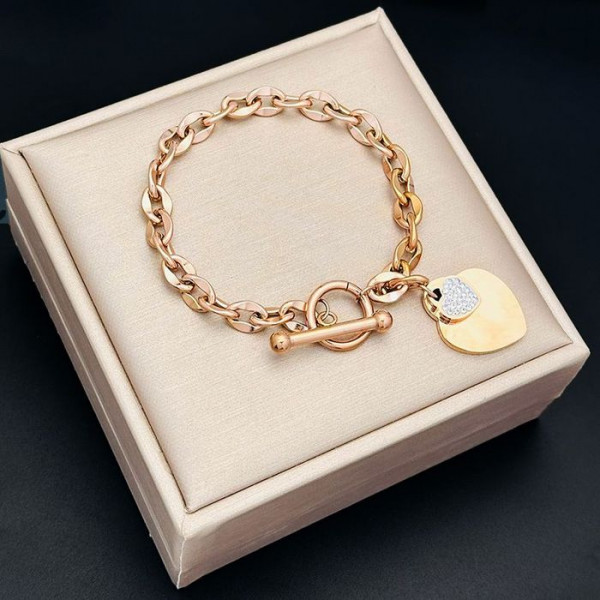 Браслет-цепочка с крупными звеньями и подвеской-сердцем CJL30659