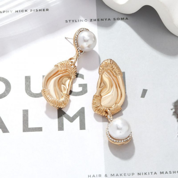 Висячие серьги из фактурного металла с барочным жемчугом CJJ12598