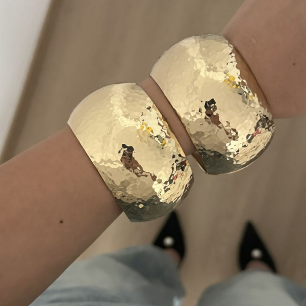 Жесткий браслет CJT25606