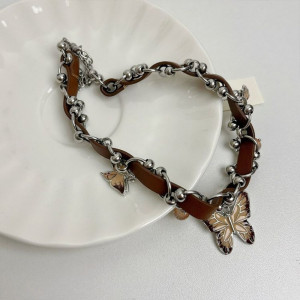 Кожаный чокер с металлическими вставками и крупной бабочкой J11230CJJ