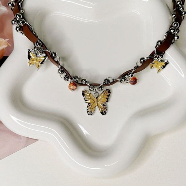 Кожаный чокер с металлическими вставками и крупной бабочкой J11230CJJ