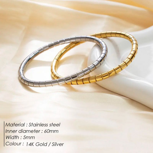 Браслет жесткий с фактурной алмазной гранью CJN81730