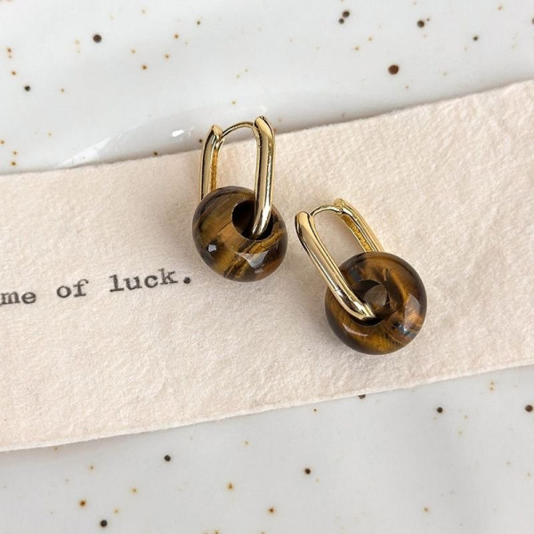 Небольшие золотистые серьги-кольца с подвесками тигровый глаз CJC29253