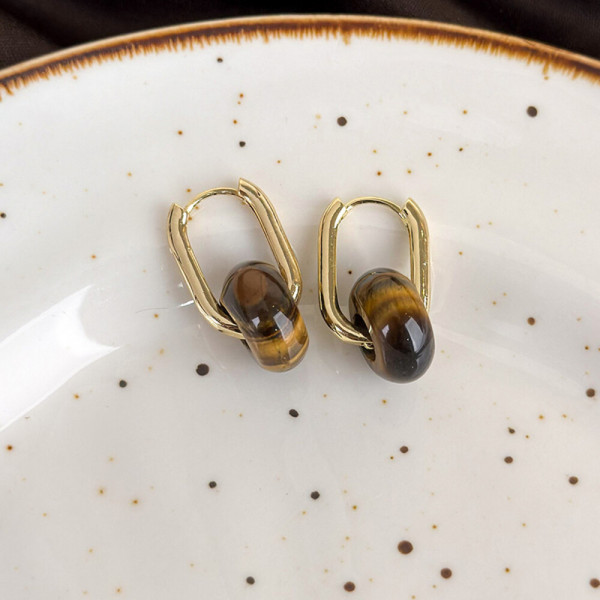 Небольшие золотистые серьги-кольца с подвесками тигровый глаз CJC29253