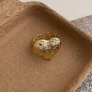 Широкое кольцо с текстурой «кожа змеи» и эмалью CJL14700