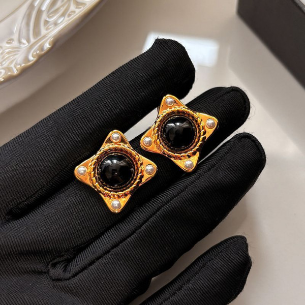 Элегантные серьги-пусеты в стиле ретро CJP80459