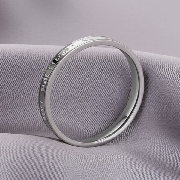 Гладкое обручальное кольцо с внешней гравировкой-посланием J10179CJJ