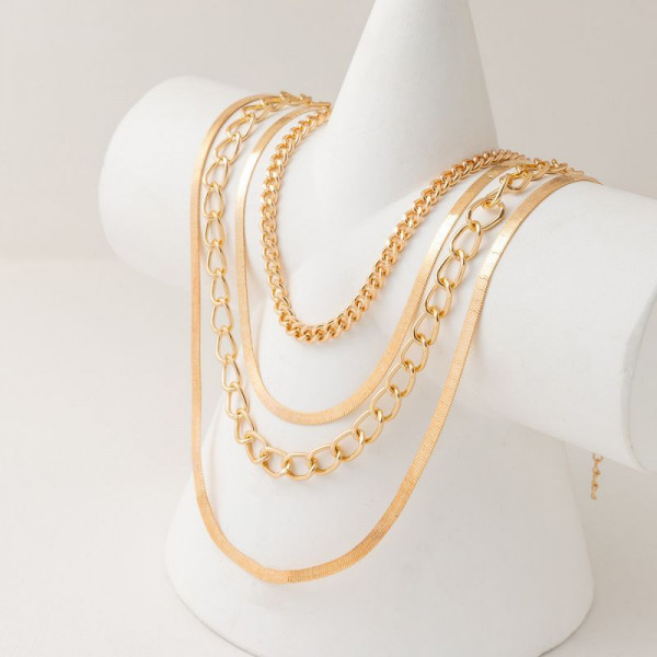 Многослойное золотистое колье из плоских цепей CJH77185