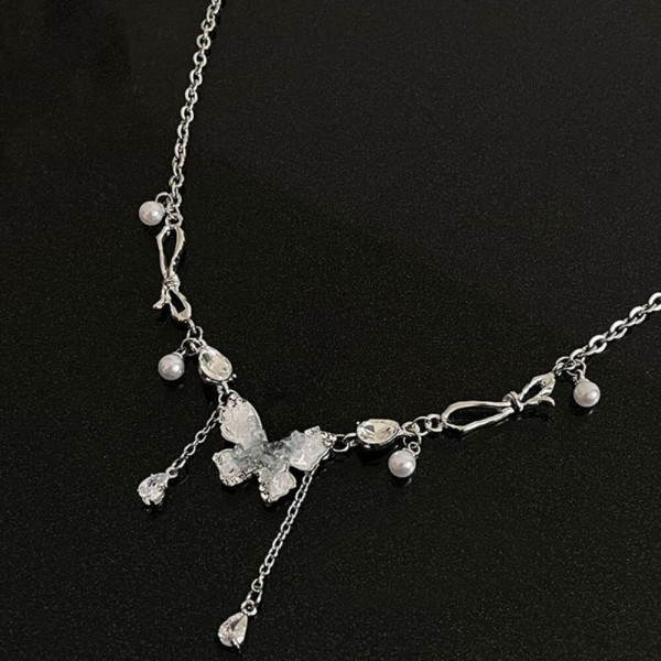 Цепочка с кулоном в форме изящной бабочки CJH56291