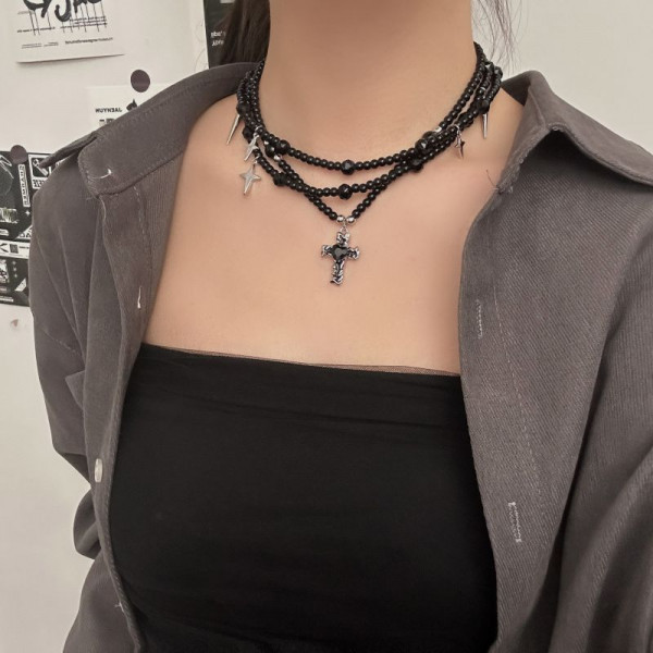 Многослойный черный чокер с подвеской-крестом CJL19643