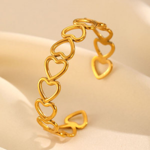 Браслет жесткий из контурных сердец CJM05434