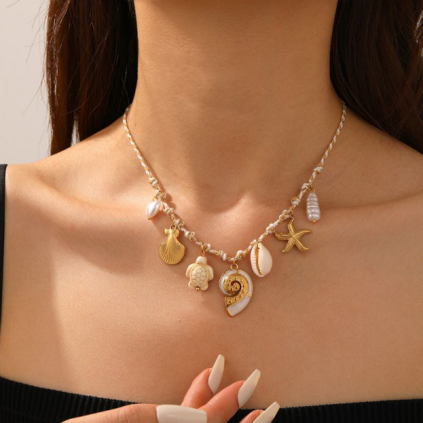 Цепочка с подвеской из акриловых элементов на текстильном шнурке CJR62474