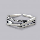 Трехрядное незамкнутое кольцо с фактурным плетением CJG27194