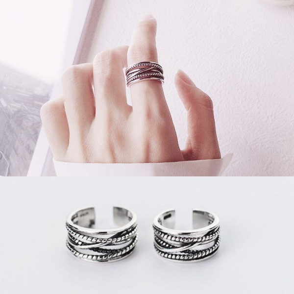 Трехрядное незамкнутое кольцо с фактурным плетением CJG27194