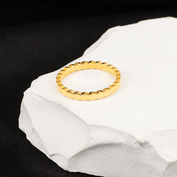 Золотистое кольцо-дорожка с эффектом алмазной грани J10234CJJ